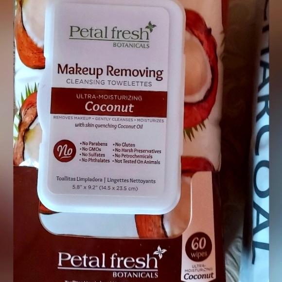 3 pack of make-up removing face wipes - Picture 3 of 7